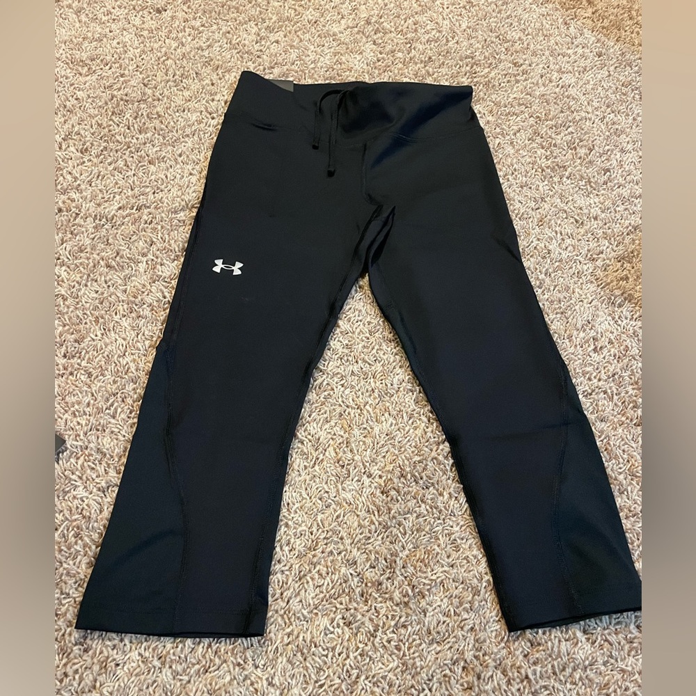Compression Capri leggings. Size Med. Under Armour. NWT